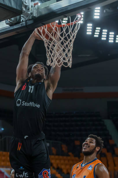 的成交量与 的成交量与