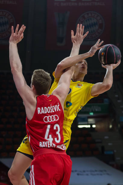 摘金夺银的 摘金夺银的